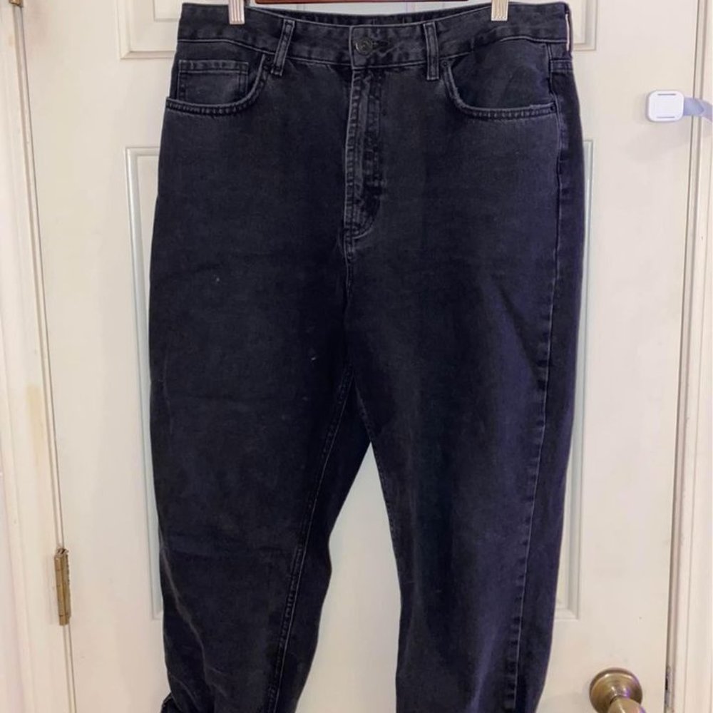 Urban Outfitters Black High-Rise Mom Jeans